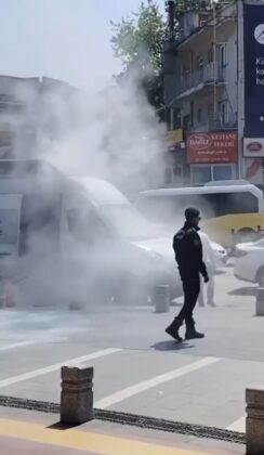 CHP Bursa İl Başkanlığı’na ait seçim aracı alev aldı