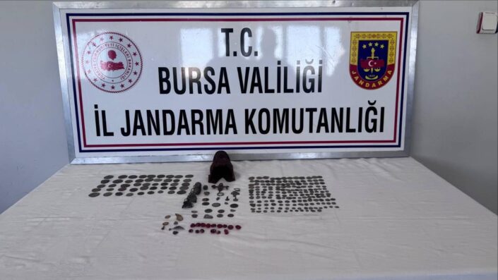 Bursa’da bir araçta 226 sikke ele geçirildi