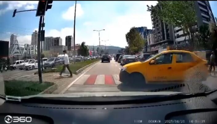 Bursa’da yolu uzatmak istemedi, yaya geçidini kullandı