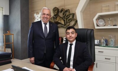 Nilüfer Belediye Başkanı Şadi Özdemir makamını çocuklara devretti