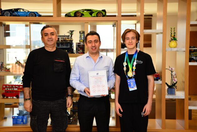 Bursalı lise öğrencisi Çin’de Türkiye’yi temsil etti