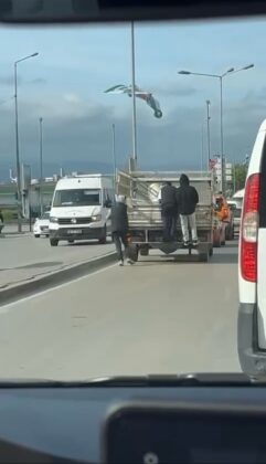 Bursa’da trafikte tehlikeli anlar!