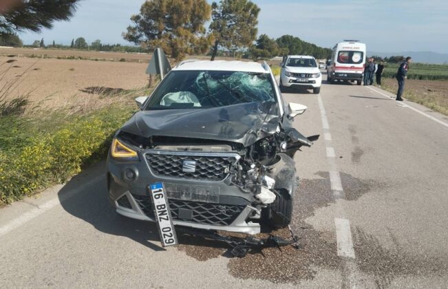 Bursa’da motosiklet ile otomobil kafa kafaya çarpıştı