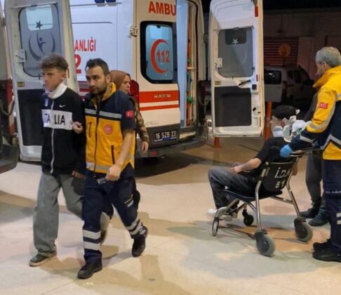 Bursa’da yan bakma kavgası!