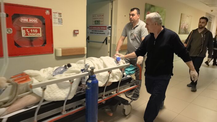 Motosiklet kontrolden çıktı, genç sürücü ağır yaralandı