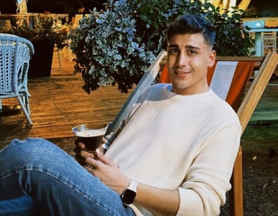 Genç kamyonet sürücüsü kazada hayatını kaybetti