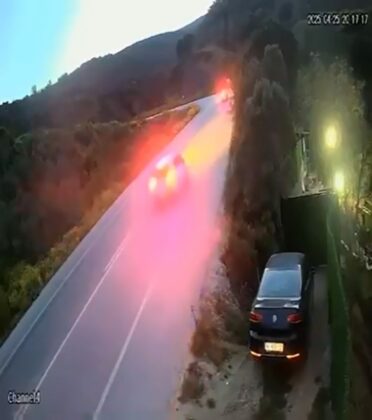 Kafa kafaya çarpıştılar!