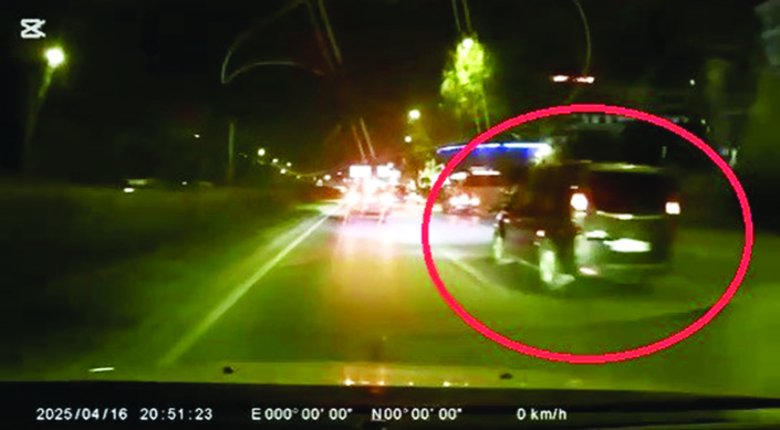 Canını hiçe saydı, makas atarak ilerledi