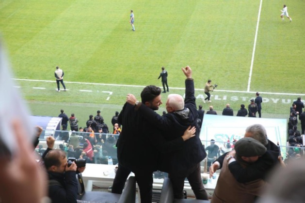 Bursaspor taraftarından 40 otobüs 10 minibüs ile Balıkesir çıkarması