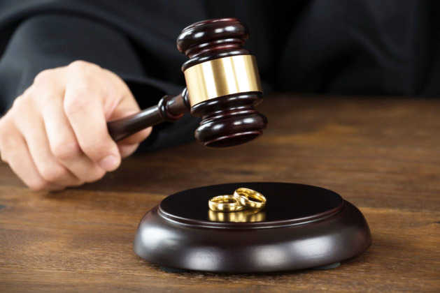 Artık düğünde takılan takılar avukatın