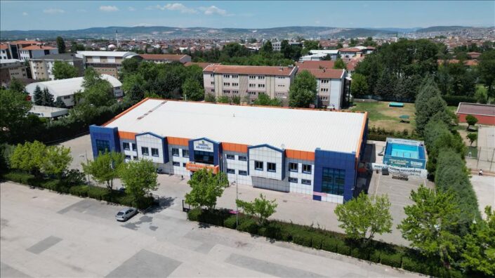 İnegöl Belediyesi’nden gençlere destek