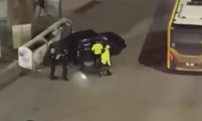 Kaza yaptı, kendini araca kilitledi