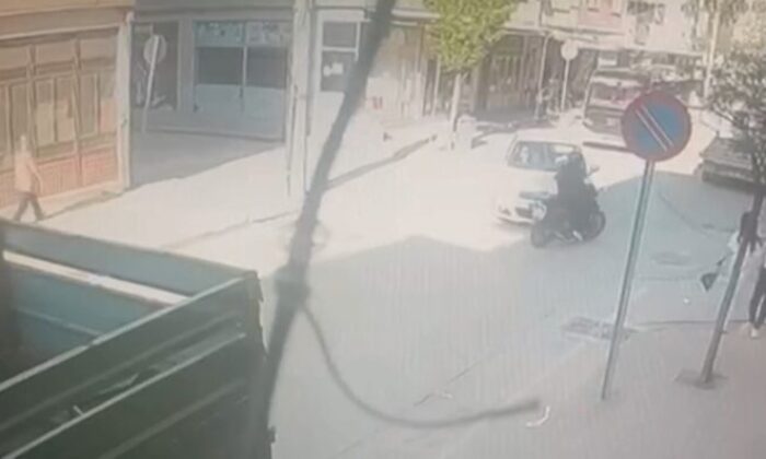 Otomobille çarpışan motosikletli yaralandı