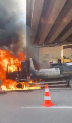 Forklift yüklü kamyon alev aldı