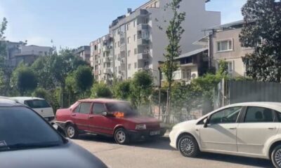 Bursa’da park halindeki otomobil alev aldı