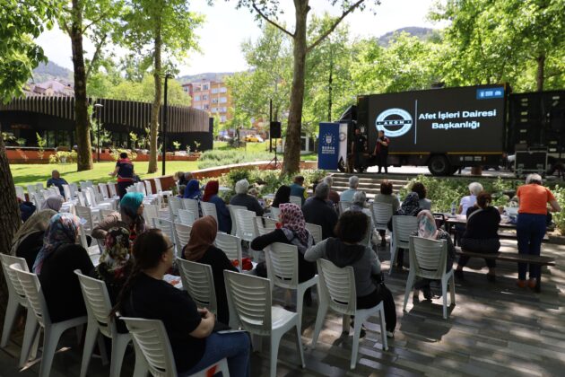 Bursa’da ‘Halk Sağlığı ve Afet Bilinci Buluşmaları’ hayata geçirildi