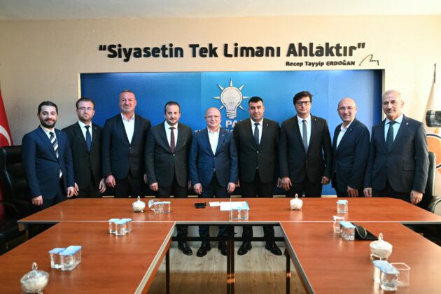 Karacabey’de İYİ Partili 3 Belediye Meclis üyesi AK Parti’ye katıldı