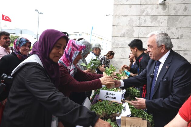 Nilüfer’de 300 bini aşkın fide vatandaşlarla buluşuyor