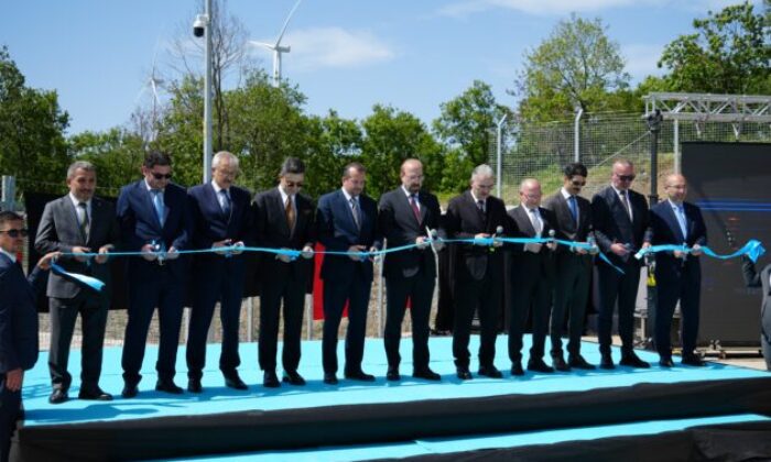Karacabey’deki rüzgar türbinleri santrali hizmete açıldı