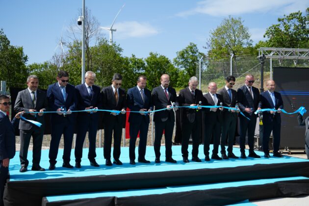 Karacabey’deki rüzgar türbinleri santrali hizmete açıldı