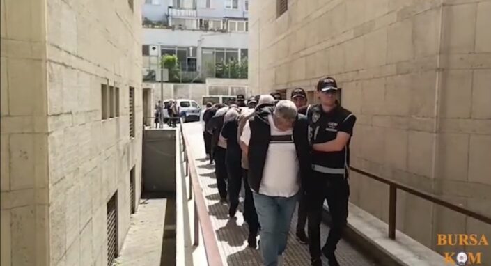 Kredi vaadiyle 2 milyar lira vurgun!