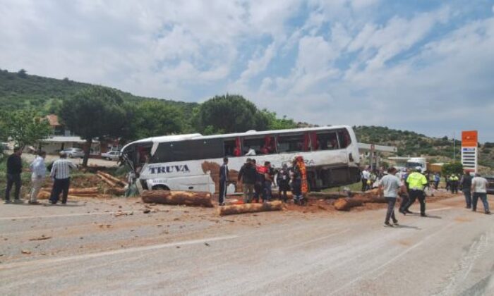 Çanakkale’de zincirleme kaza: Ölü ve yaralılar var
