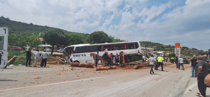 Çanakkale’de zincirleme kaza: Ölü ve yaralılar var