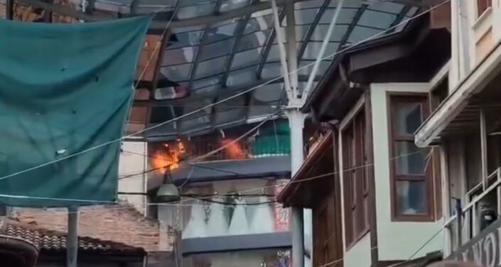 Bursa’da tarihi Uzun Çarşı’da korkutan yangın