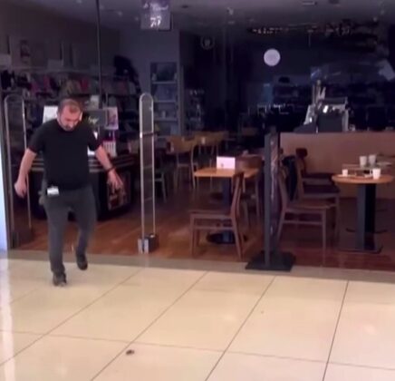 Bursa’da AVM’yi su bastı