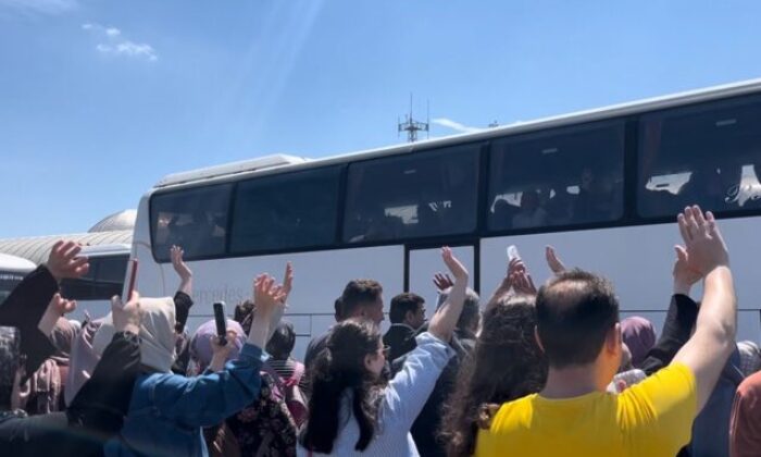 Bursa’da ilk hac kafilesi dualarla uğurlandı