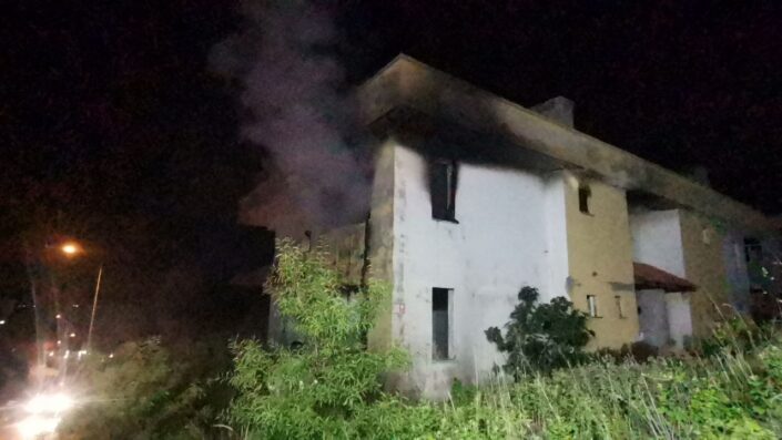 Bursa’da metruk binada yangın çıktı