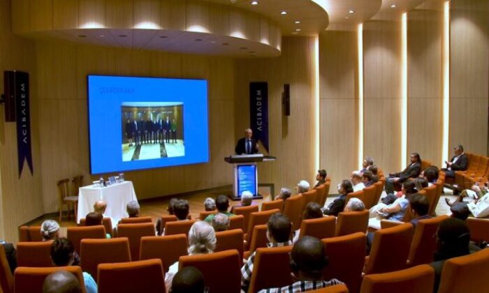 Yerli ve yabancı doktorlar toplantıda bir araya geldi