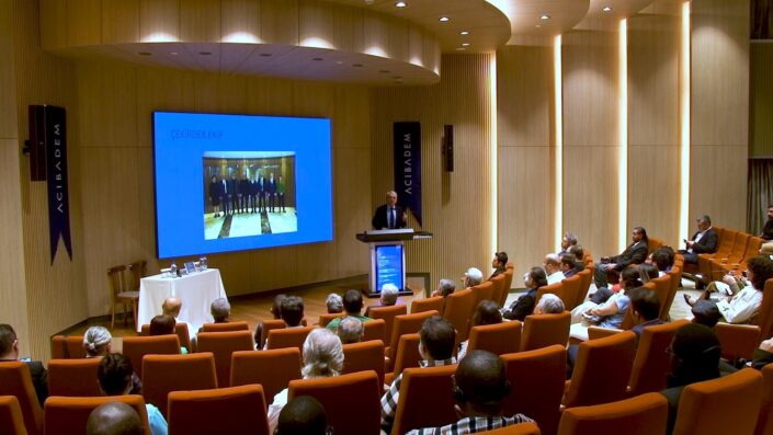 Yerli ve yabancı doktorlar toplantıda bir araya geldi