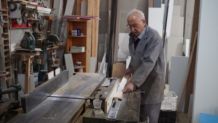 Babasını izleyerek başladı, 64 yıldır bu mesleği sürdürüyor