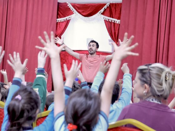 Karagöz gölge oyunu eşliğinde çocuklara enerji tasarrufu dersi