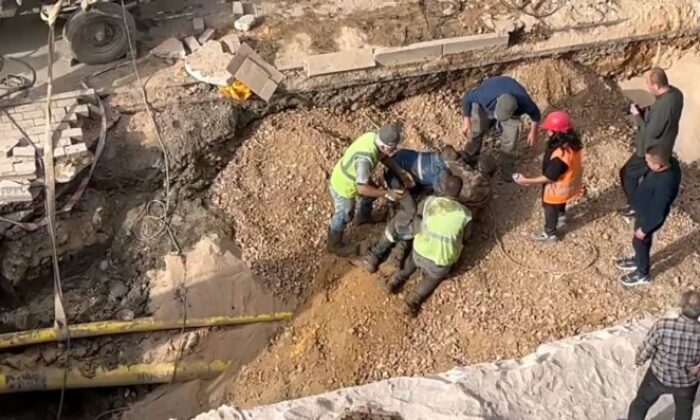 Altyapı çalışmaları sırasında 1 işçi göçük altında kaldı!