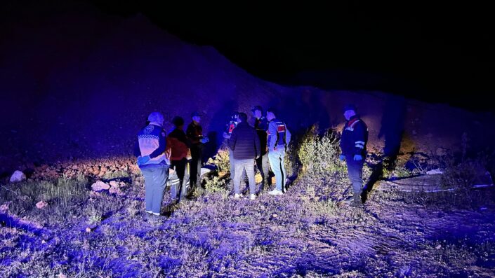 Kaçak kazı yaparken göçük altında kaldılar!