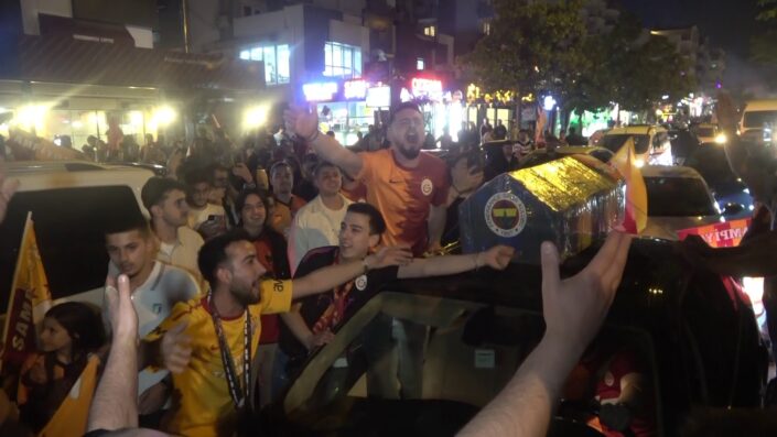 Bursa’da şampiyonluk kutlamalarında Fenerbahçe tabutu taşındı
