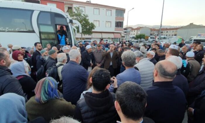 Gemlikli hacı adayları dualarla uğurlandı