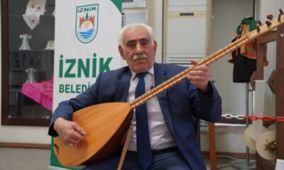 65 yıldır sazı ve kalemini elinden düşürmüyor