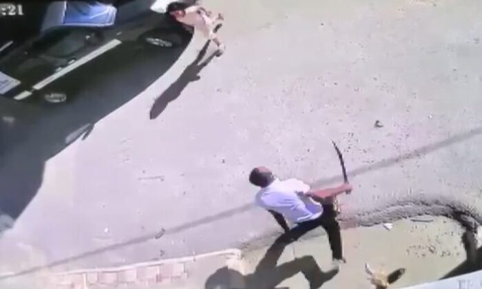 Bursa’da palalı çöp kavgası! Görüntüler ortaya çıktı