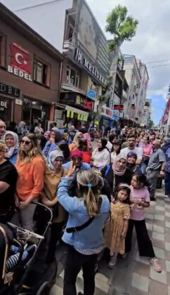 Bursa’da çekiliş kampanyası izdiham oluşturdu