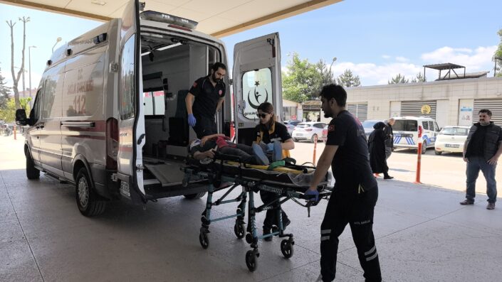 Bursa’da çatıdan düşen kadın yaralandı