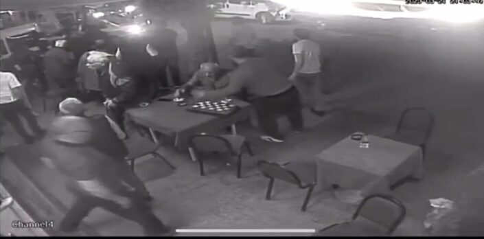 Yüzlerce kişinin önünde cinayet!