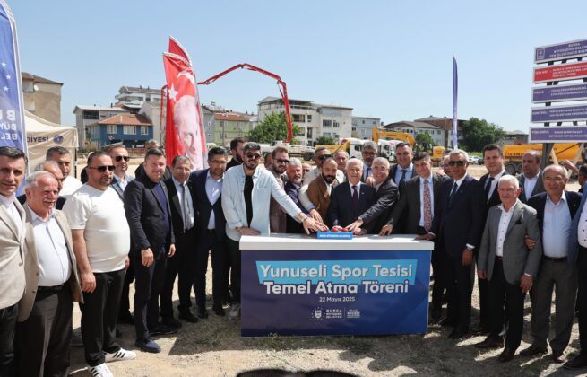 Bozbey gençlerin isteğini kırmadı, temeli attı