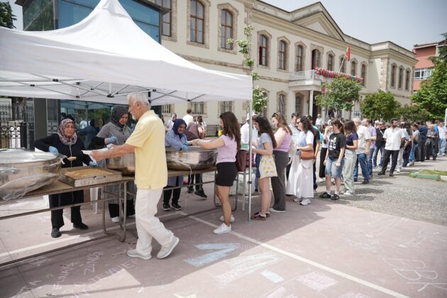 Bursa Erkek Lisesi mezunları, pilav gününde buluştu