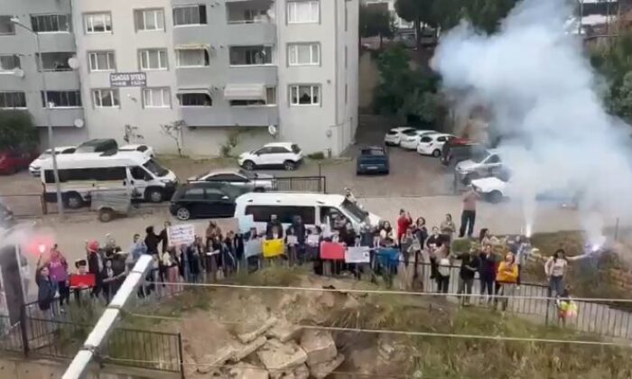 Bursa’da öğrencilerden öğretmenlerine duygu dolu ziyaret