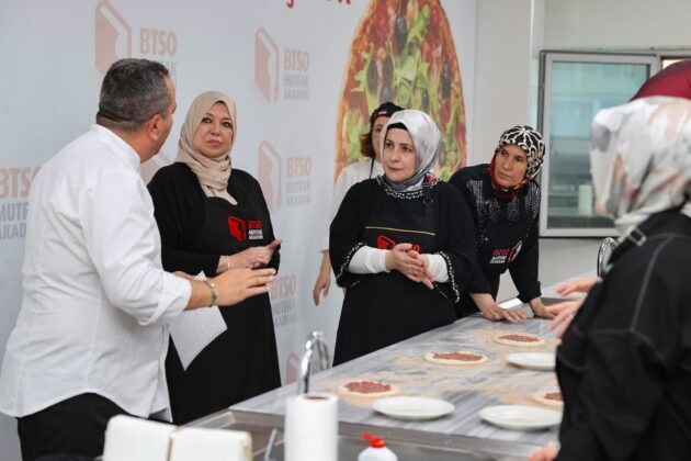 Bursa protokolünün eşleri BTSO Mutfak Akademi’de