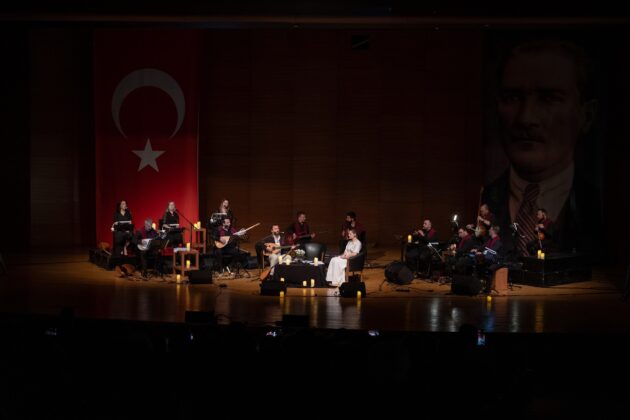 Bursa’da ‘Âşık Mahzuni Şerif’i Anma’ ve ‘Aşk Masalı’ konserine tam not