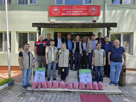 Orhaneli’de çiftçilere kuru fasulye tohumu dağıtıldı